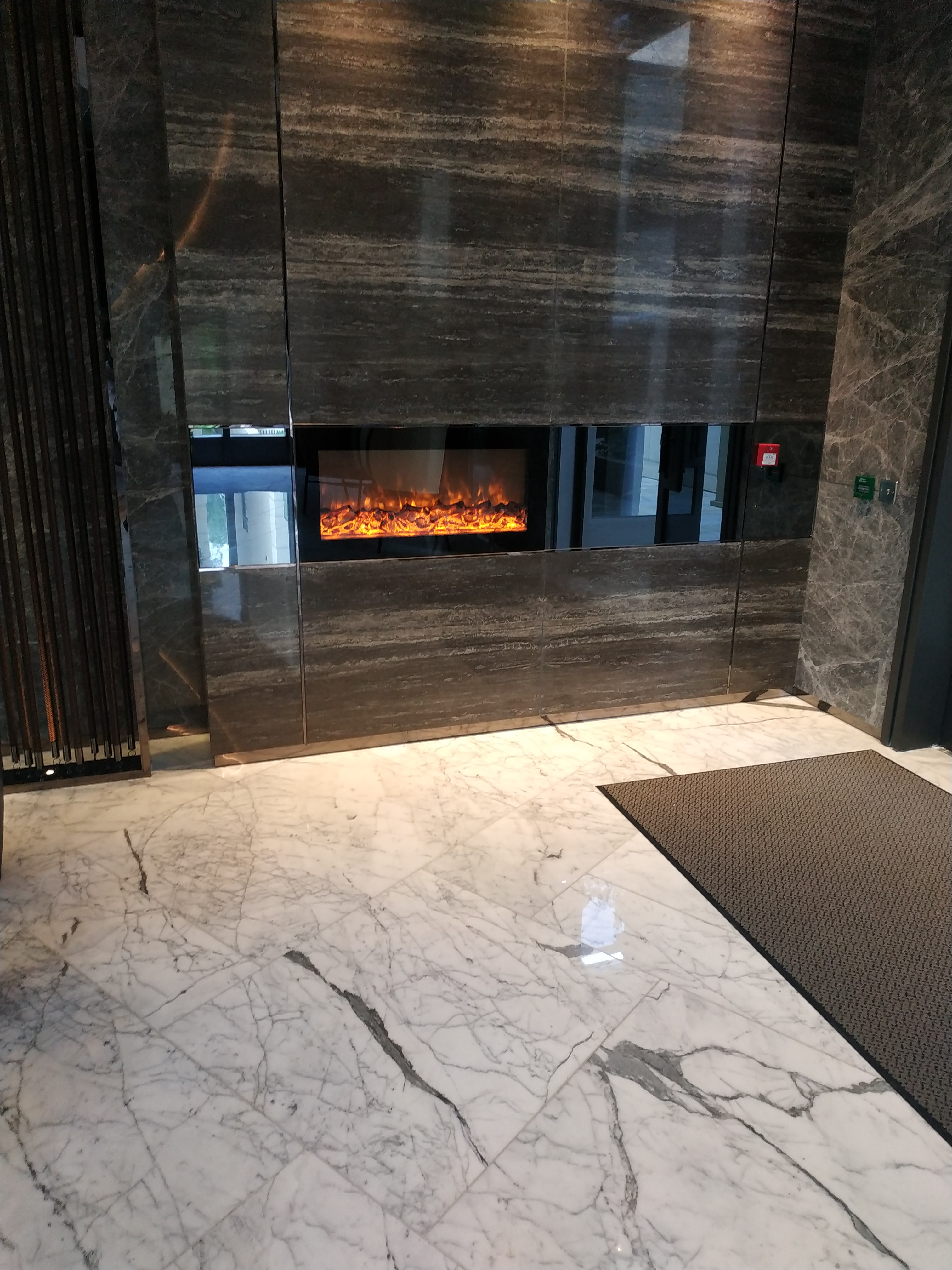 Golf Eden Manor clubhouse electric fireplace · lobby flame close-up · BB Fires