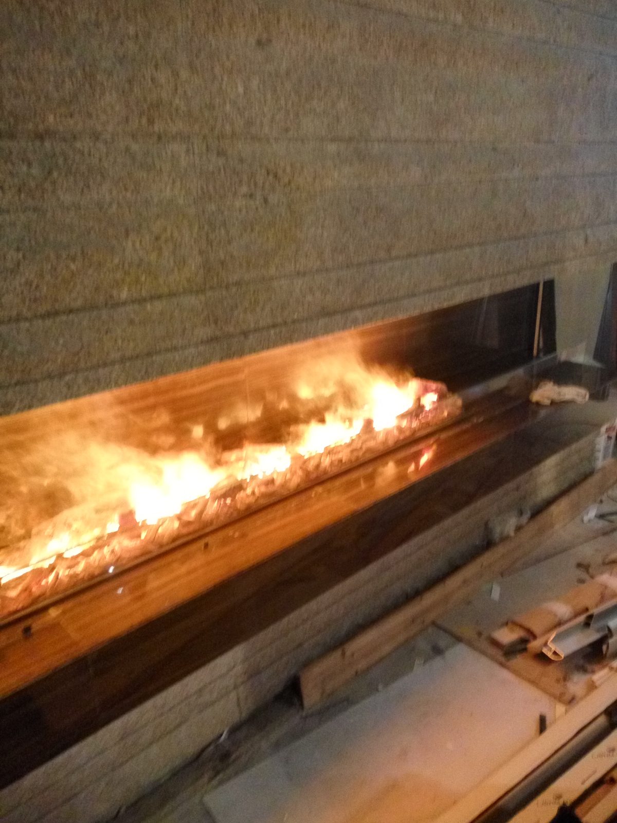 峻瀅會所 3D 火焰壁爐 · 銅色金屬邊框 · BB Fires